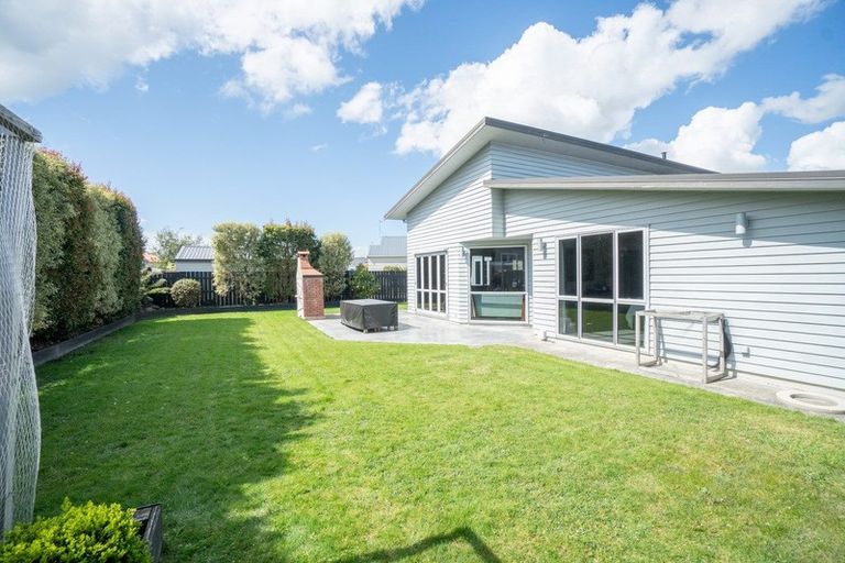 Photo of property in 3 Peppertree Glade, Kelvin Grove, Palmerston North, 4414
