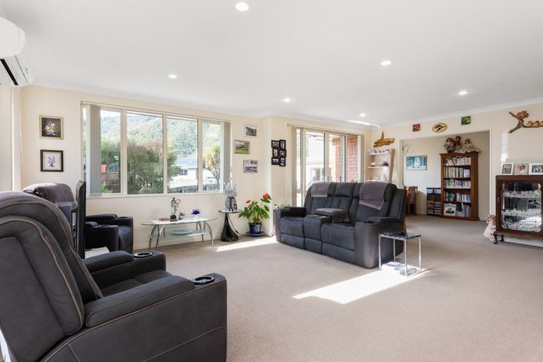 Photo of property in 253b Waikawa Road, Waikawa, Picton, 7220
