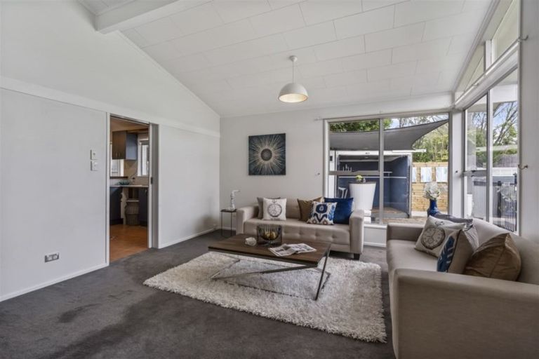 Photo of property in 1/32 Manuka Road, Glenfield, Auckland, 0629