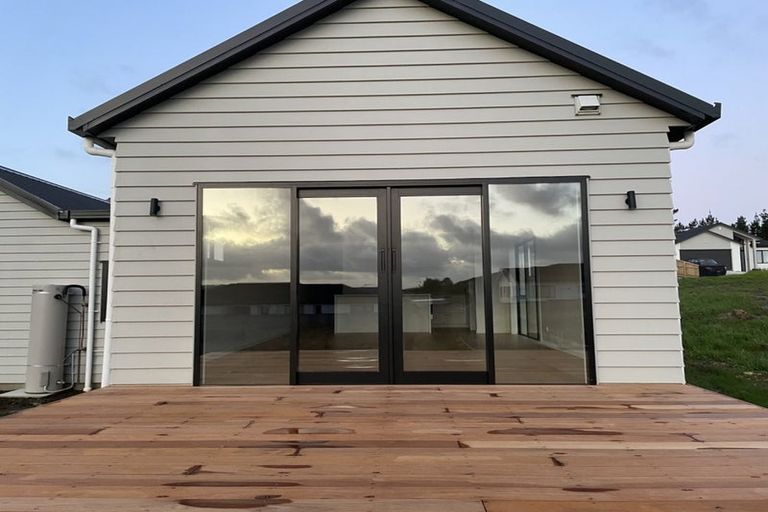 Photo of property in 25 Paihere Street, Huapai, Kumeu, 0810