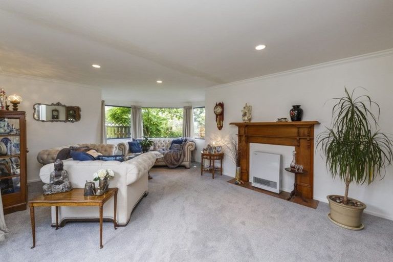 Photo of property in 24 Greenwood Place, Fitzherbert, Palmerston North, 4410