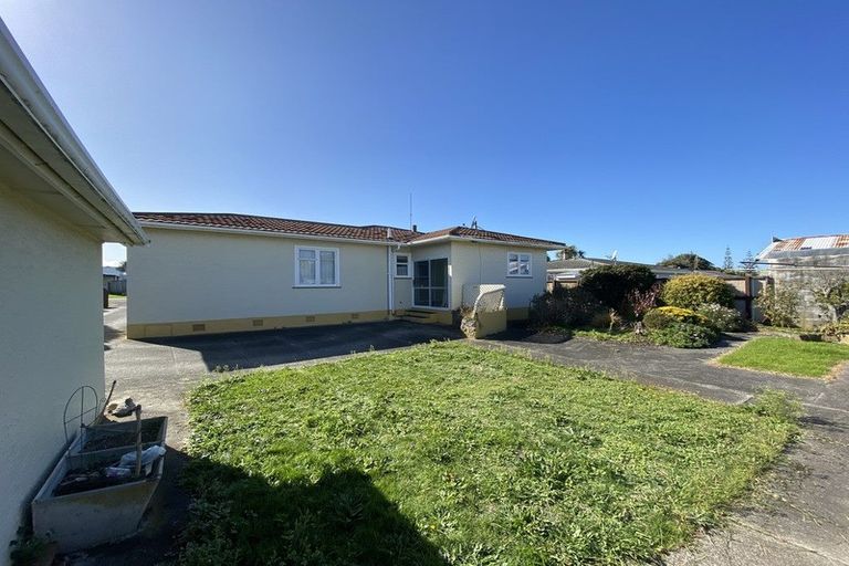 Photo of property in 4 Tongariro Street, Castlecliff, Whanganui, 4501