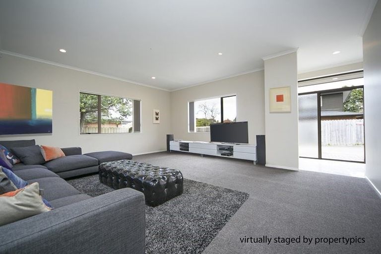 Photo of property in 16d Lincoln Road, Henderson, Auckland, 0610