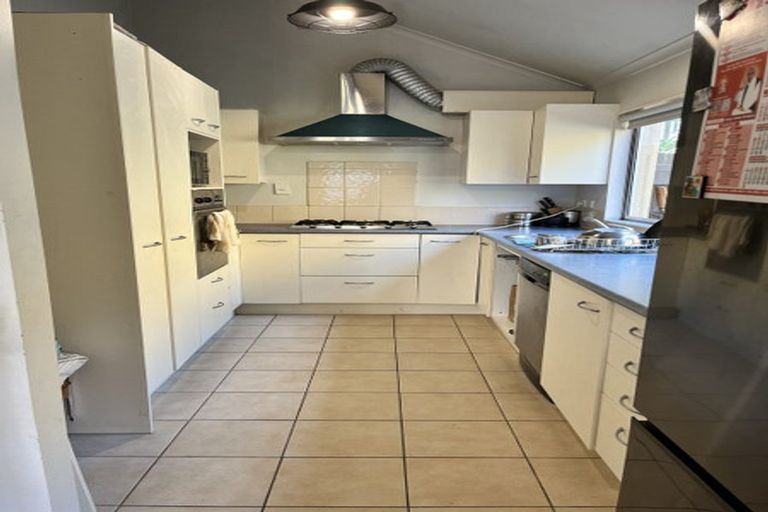 Photo of property in 9 Bickleigh Grove, New Lynn, Auckland, 0600