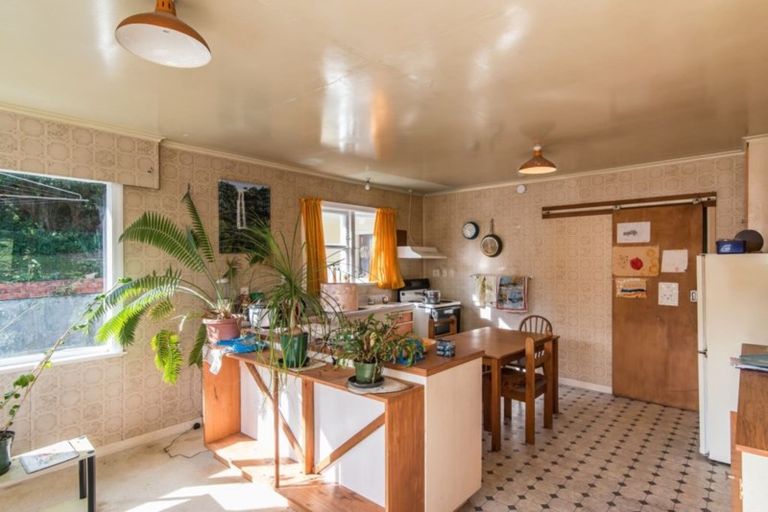 Photo of property in 27 Robertson Street, Owhiro Bay, Wellington, 6023