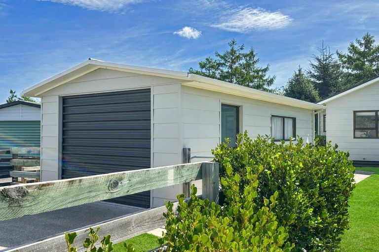 Photo of property in 10 Antonia Place, Kinloch, Taupo, 3377