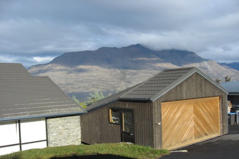 Photo of property in 1 Strawberry Lane, Fernhill, Queenstown, 9300