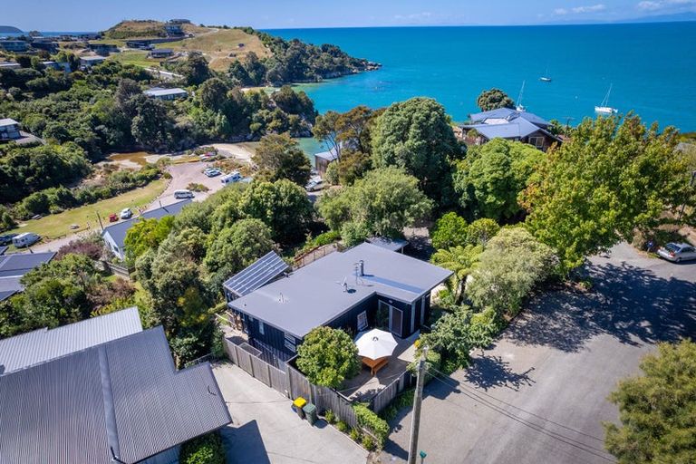 Photo of property in 27 Anarewa Crescent, Kaiteriteri, Motueka, 7197