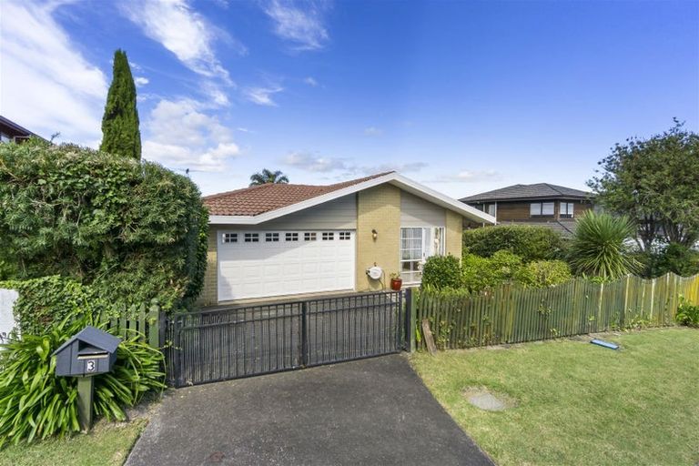 Photo of property in 3 Delisle Place, Windsor Park, Auckland, 0632