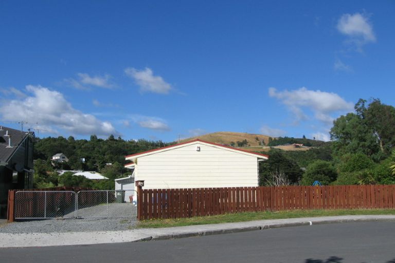 Photo of property in 11 Edmund Lomas Grove, Birchville, Upper Hutt, 5018