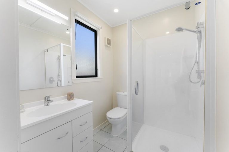 Photo of property in 40 Collins Avenue, Tawa, Wellington, 5028