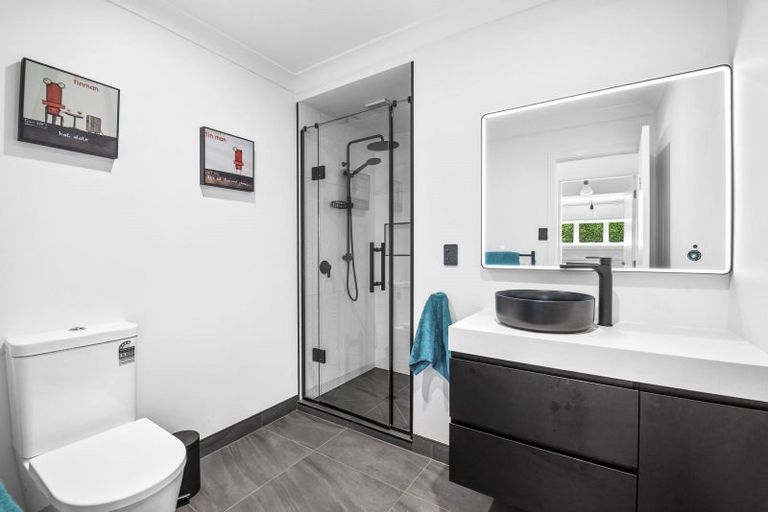 Photo of property in 2/11 Ridge Road, Waiake, Auckland, 0630