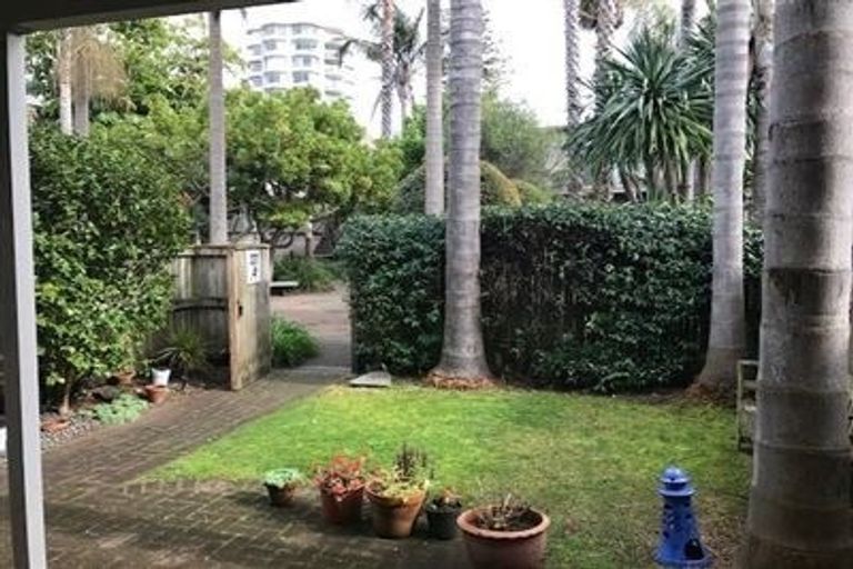 Photo of property in 1/72l Kitchener Road, Milford, Auckland, 0620