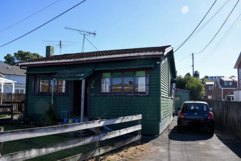 Photo of property in 16b Sulphur Beach Road, Northcote Point, Auckland, 0627