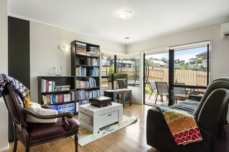 Photo of property in 4/10 Heathglen Place, Bayview, Auckland, 0629