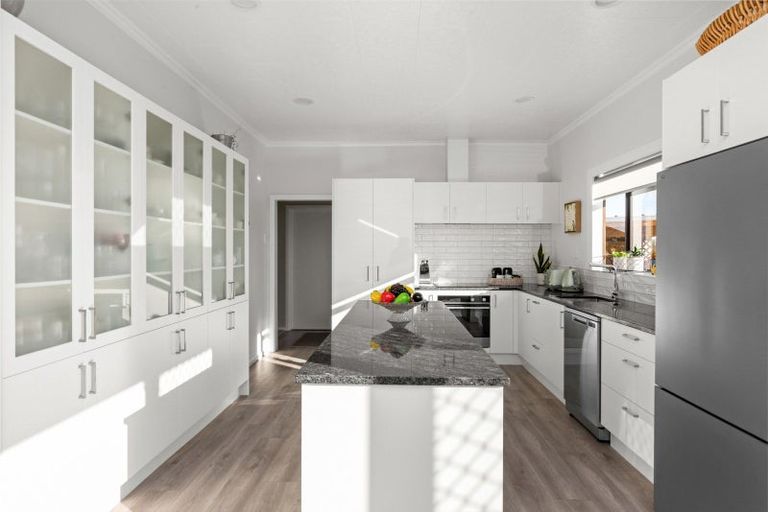 Photo of property in 233 Kennedy Road, Onekawa, Napier, 4110