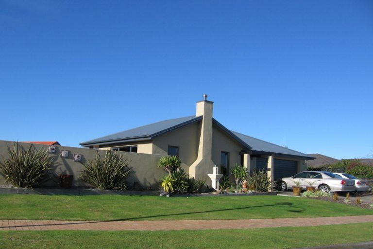Photo of property in 24 Clearview Drive, Milson, Palmerston North, 4414