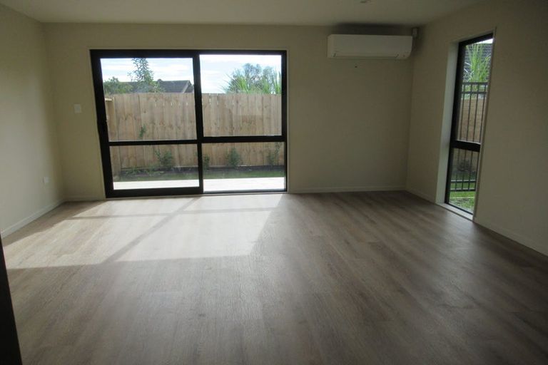 Photo of property in 2 Nikau Street, New Lynn, Auckland, 0600