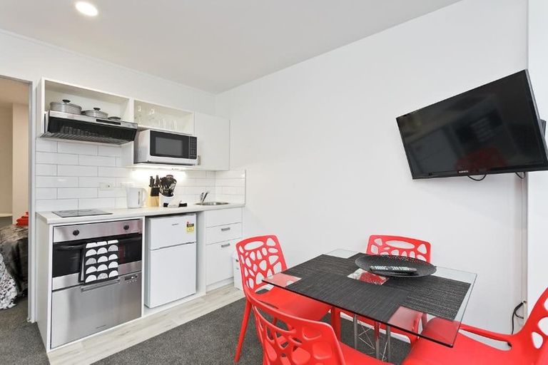 Photo of property in Harvard On Hobson Apartments, 9e/147 Hobson Street, Auckland Central, Auckland, 1010