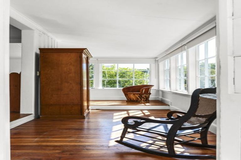 Photo of property in 90 Pendarves Street, New Plymouth, 4310