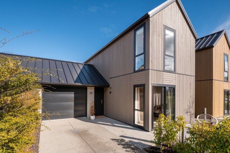 Photo of property in 39 Mulholland Drive, Jacks Point, 9371