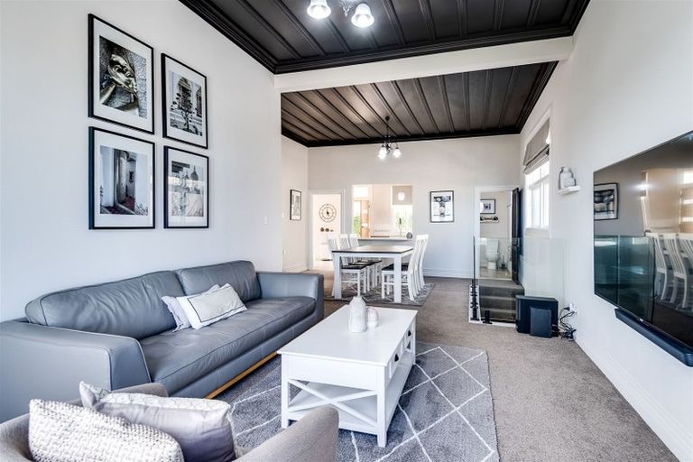 Photo of property in 30 Colenso Avenue, Hospital Hill, Napier, 4110