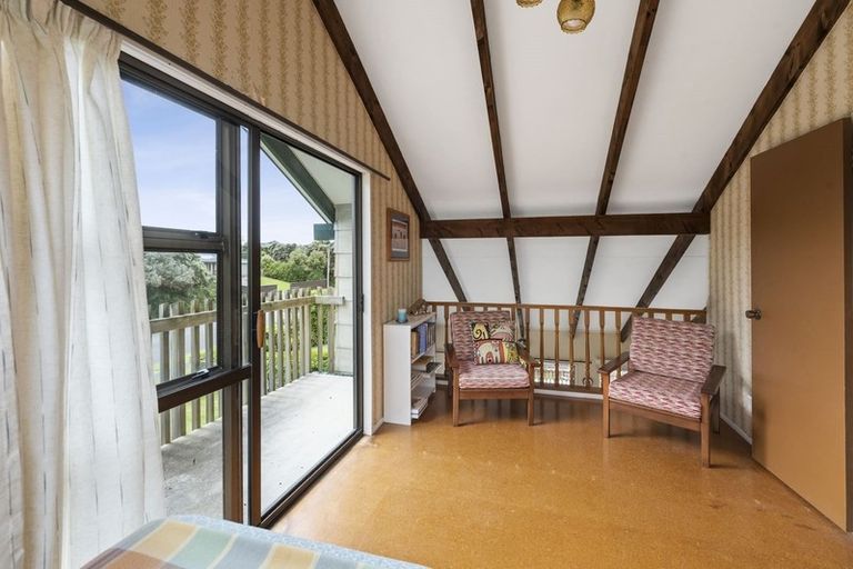 Photo of property in 76 Field Way, Waikanae Beach, Waikanae, 5036