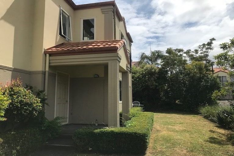 Photo of property in 18 Stolford Crescent, New Lynn, Auckland, 0600