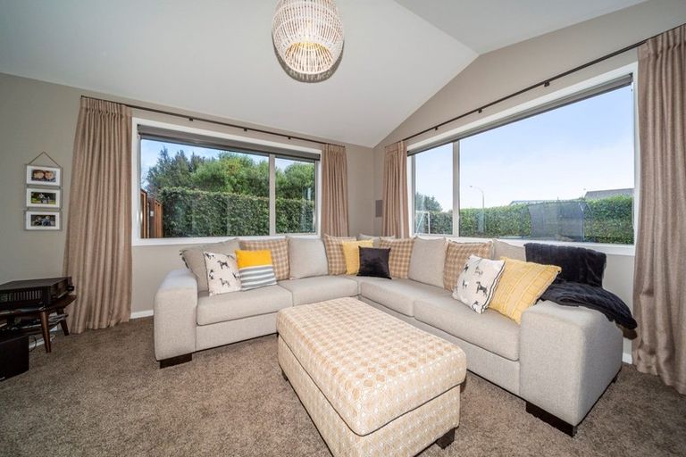 Photo of property in 21 Heta Road, Highlands Park, New Plymouth, 4312