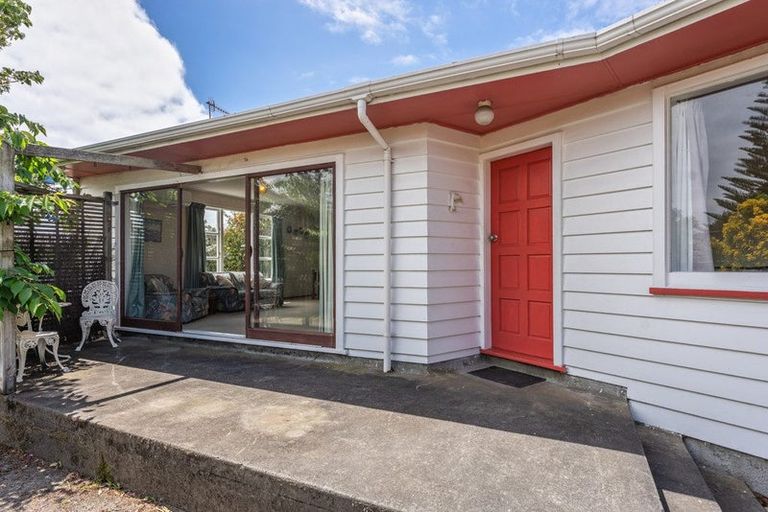 Photo of property in 64 Michael Road, Paraparaumu Beach, Paraparaumu, 5032