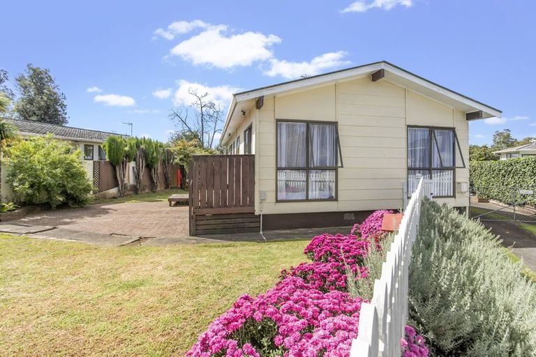 Photo of property in 8 Le Havre Place, Takanini, 2112