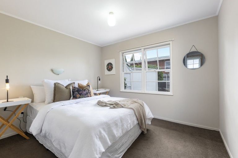Photo of property in 2/68a Sturges Road, Henderson, Auckland, 0612
