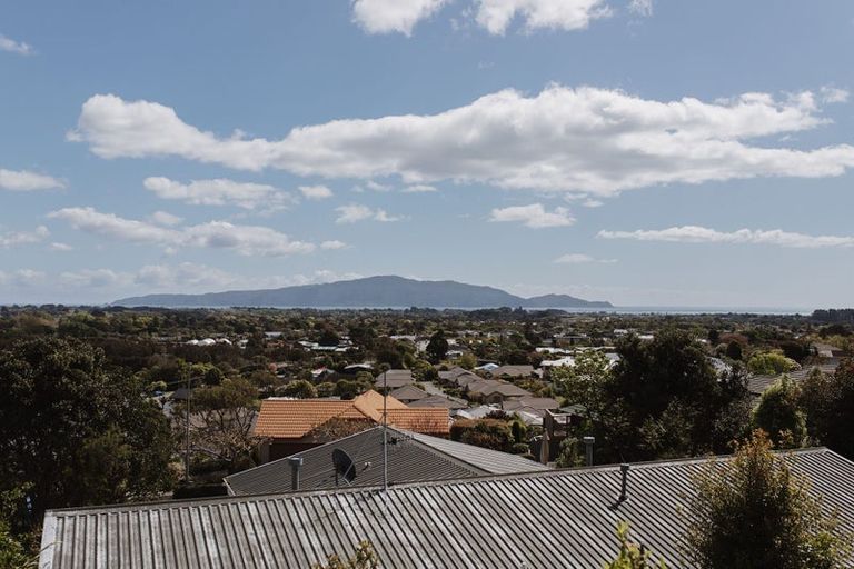 Photo of property in 89 Kakariki Grove, Waikanae, 5036