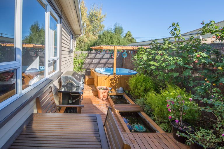 Photo of property in 332 Waterloo Road, Islington, Christchurch, 8042