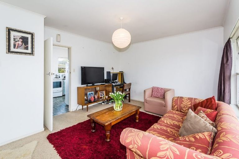Photo of property in 2/14 Westwell Road, Belmont, Auckland, 0622