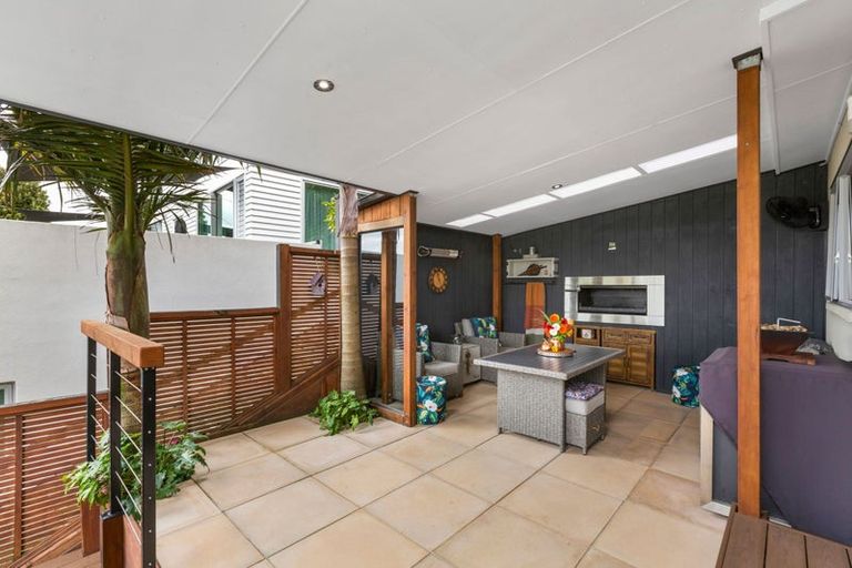 Photo of property in 10 Caledonia Place, Highlands Park, New Plymouth, 4312