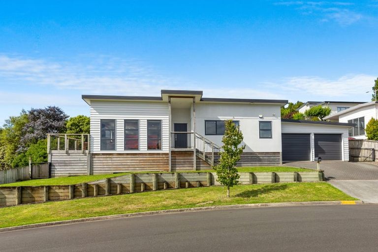 Photo of property in 17 Rochfort Crescent, Pyes Pa, Tauranga, 3112