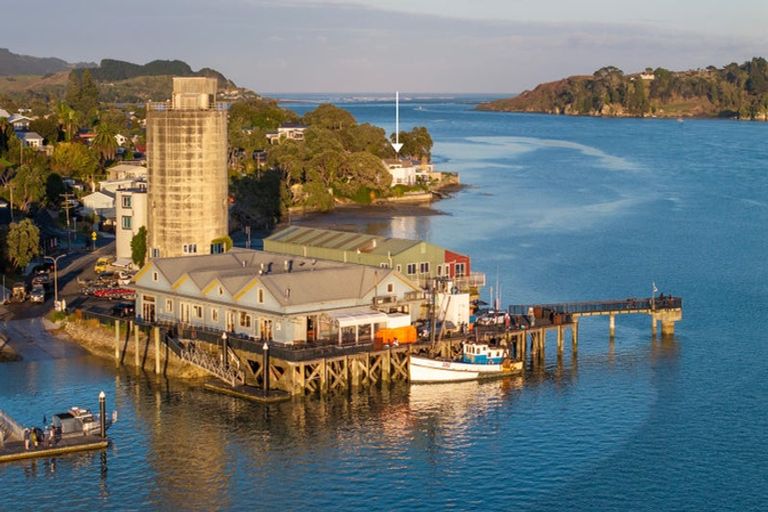 Photo of property in Wallis Street, Raglan, 3225