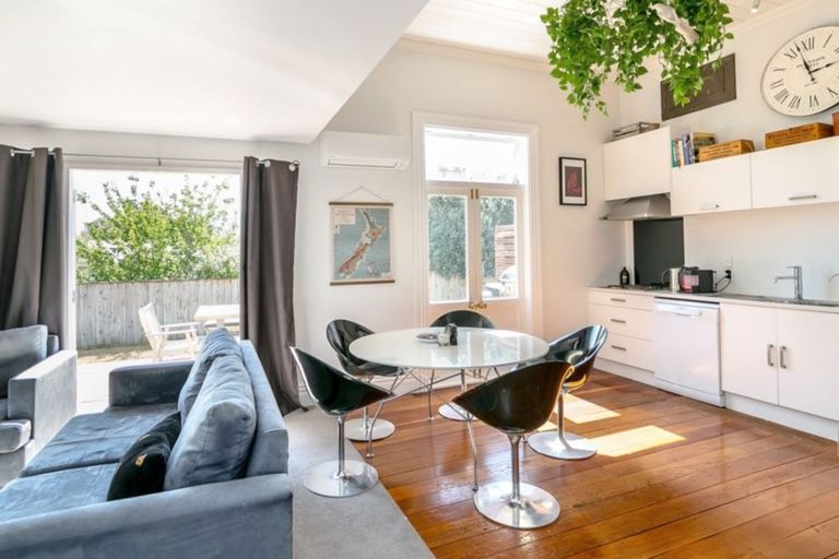 Photo of property in 78 Dublin Street, Martinborough, 5711