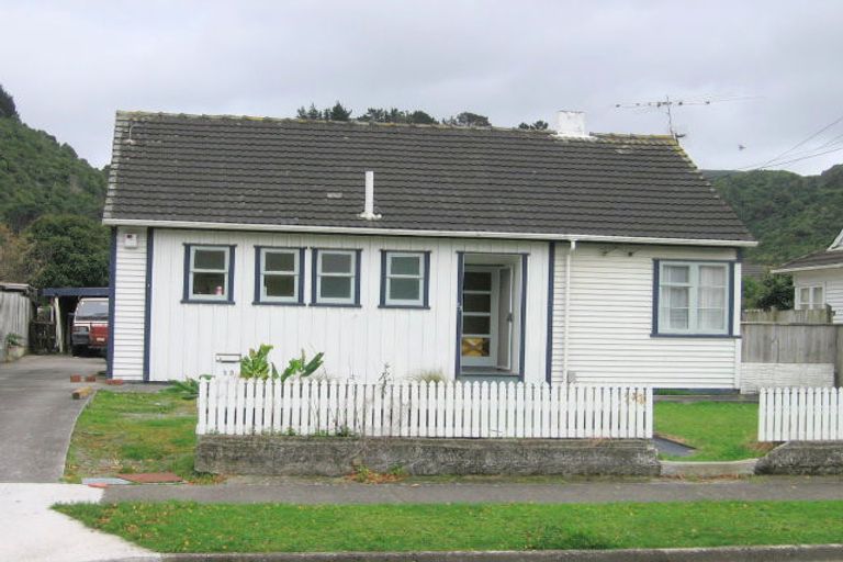 Photo of property in 33 Milne Crescent, Taita, Lower Hutt, 5011