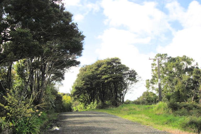 Photo of property in 30 Shirley Road, Parau, Auckland, 0604