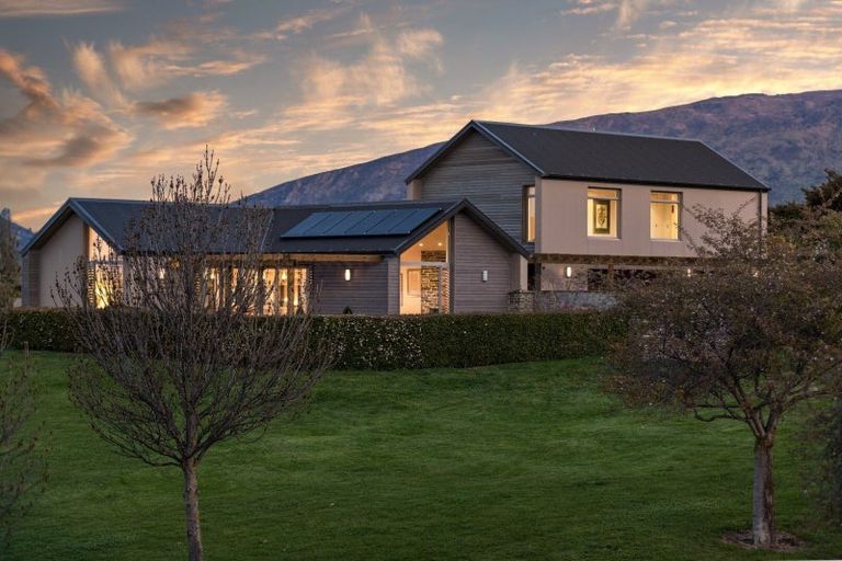 Photo of property in 1 Elderberry Crescent, Wanaka, 9305