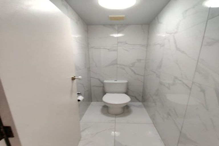 Photo of property in 60 Lewisham Street, Highland Park, Auckland, 2010