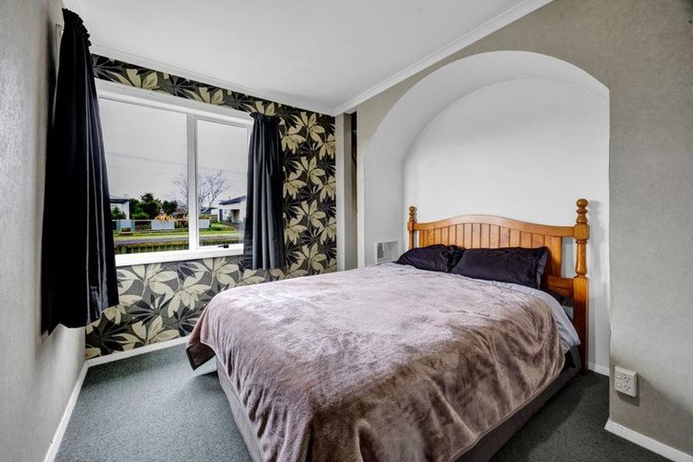 Photo of property in 1 Malone Place, Hawera, 4610