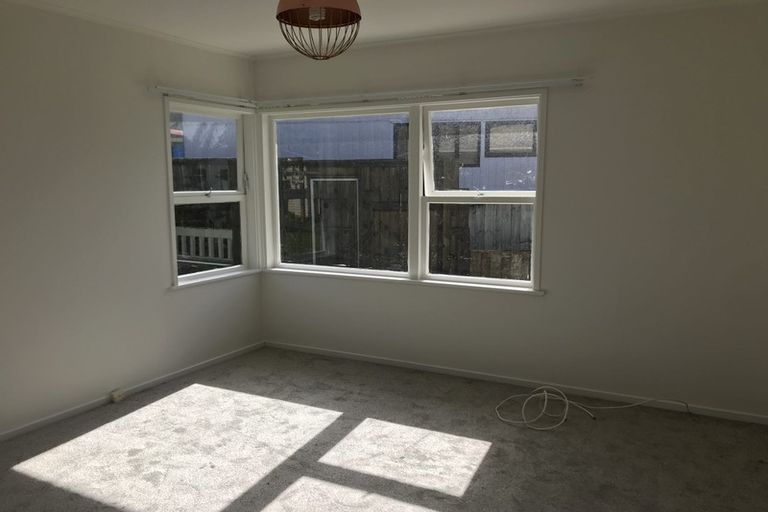 Photo of property in 137 Gossamer Drive, Pakuranga Heights, Auckland, 2010