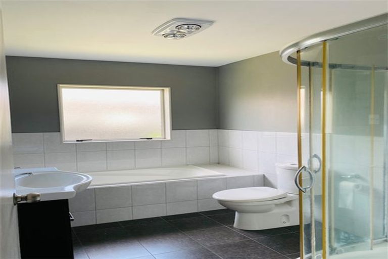 Photo of property in 6 Stamford Crescent, Flat Bush, Auckland, 2019