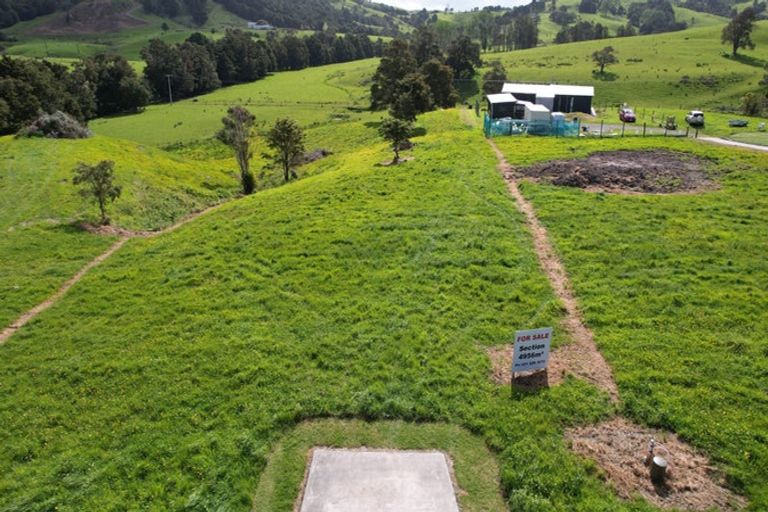 Photo of property in 18 Arahanga Road, Paparoa, 0571