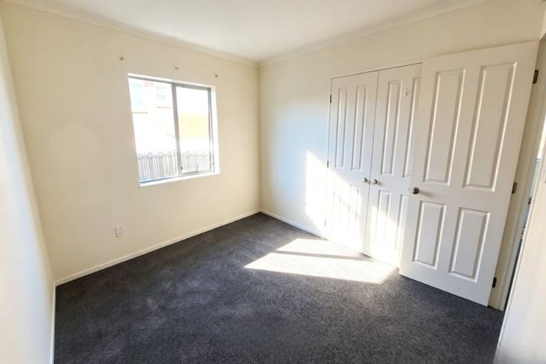 Photo of property in 8 Taha Road, Te Atatu South, Auckland, 0610