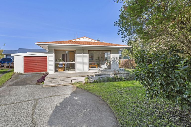 Photo of property in 1 Sunshine Rise, Raglan, 3225