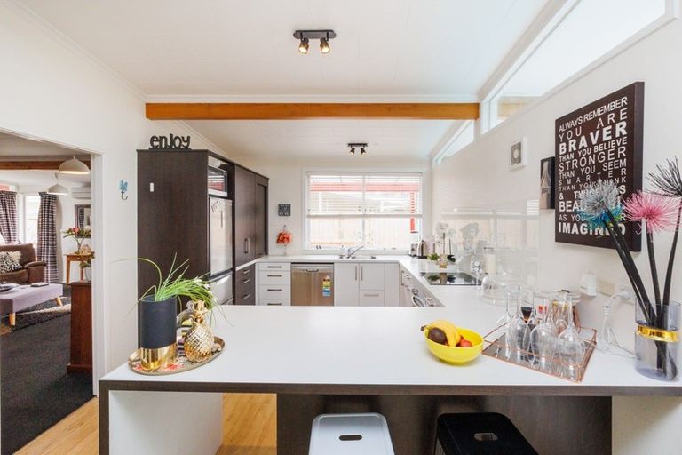 Photo of property in 1 Chilton Grove, Hokowhitu, Palmerston North, 4410